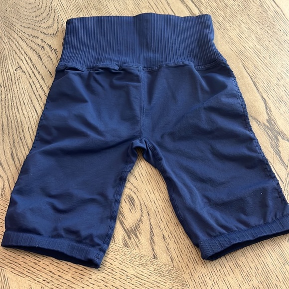 Free People Movement Good Karma Bike Shorts XS/S Blue NWOT - Picture 4 of 5